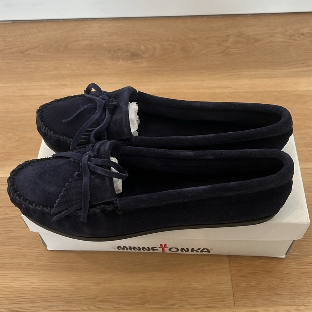 Authentic NIB Minnetonka Moccasins 409T navy Kilty - Picture 2 of 5